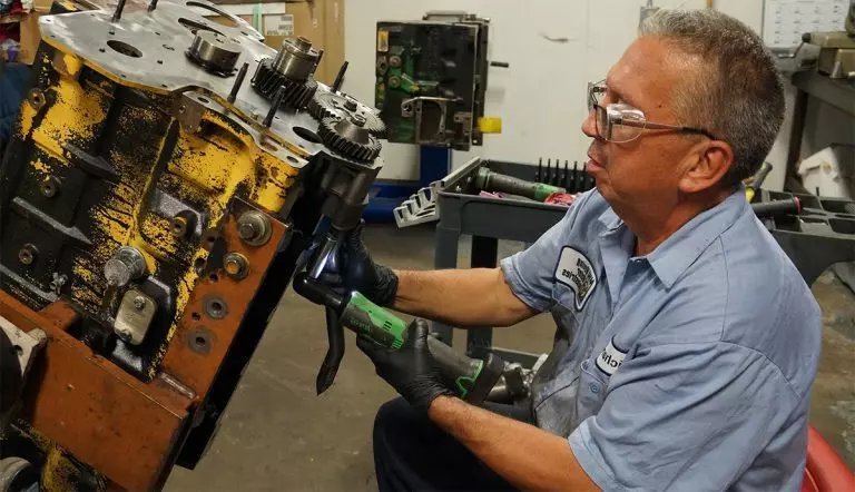 Repararea unui motor de stivuitor diesel in service UTEC Hidraulice